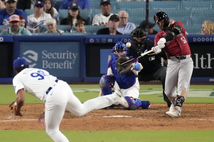 Christian Walker hits 16th and 17th career homers at Dodger Stadium, Diamondbacks rout Dodgers 12-4 [Video]
