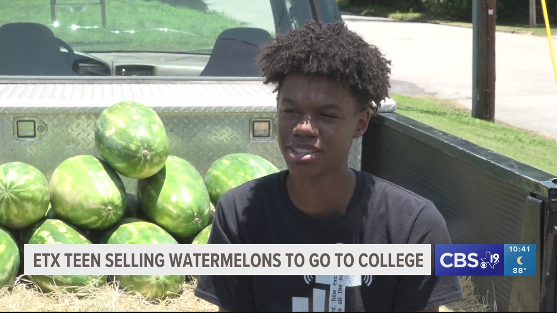 Texas teen sells watermelons during to pay for college [Video]