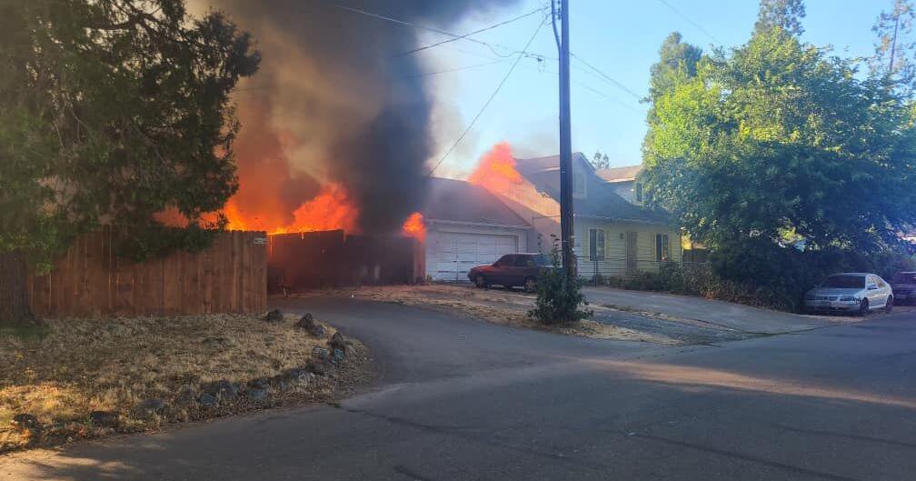 Smoke in Grants Pass after crews put out structure fire | Top Stories [Video]